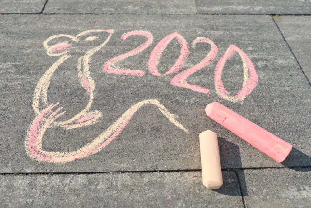 número 2020 chão