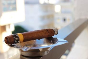 O Que Significa Sentir Cheiro de Cigarro do Nada? Cuidado!