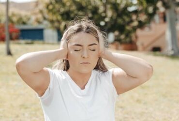 Zumbido no Ouvido Espiritismo: 7 Causas Espirituais e Solução