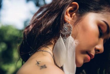 9 Significados da Tatuagem da Pena: Branca, Preta e Cinza