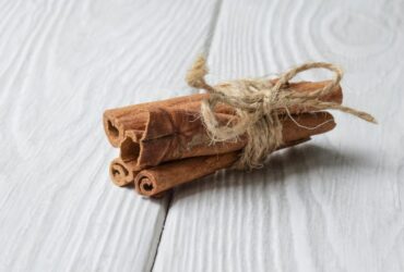 9 Simpatias Para Atrair Homens Com Canela (na orelha)