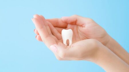 Sonhar Arrancando o Próprio Dente Com a Mão: 9 Significados - Luz dos Anjos