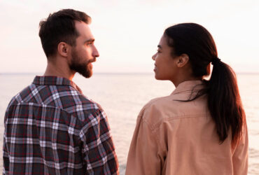 Transmissão de Energia Entre Pessoas: TUDO Que Precisa Saber